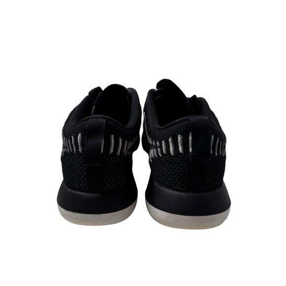Nike Womens Roshe Two Flyknit Black and White Striped Sneakers in Size US 7.5 - Picture 2 of 9